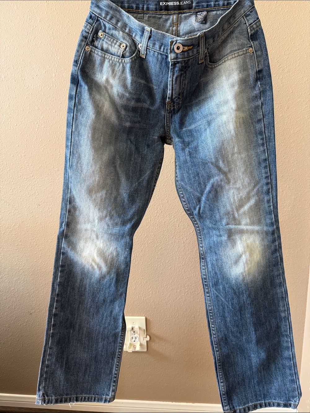 Express Men’s Distressed Light-Mid Blue Straight Jeans